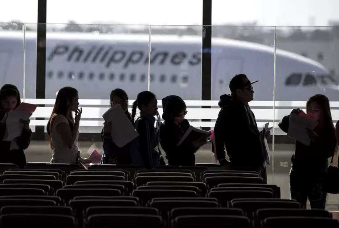 Thousands of Filipino migrants have returned home from Gulf states after the country insisted on implementing strict job contracts amid allegations of abuse