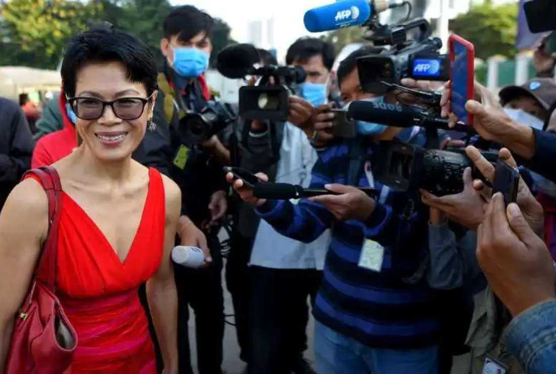 Rights advocate Theary Seng smiles as she walks in front of Phnom Penh Municipal Court on Jan. 14 during a mass trial against more than 100 opposition members and activists charged with conspiracy to commit treason related to self-exiled opposition figurehead Sam Rainsy’s failed plan to return to the country in 2019