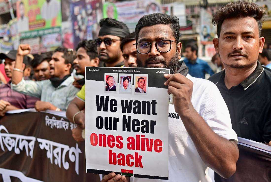 Bangladesh Nationalist Party (BNP) activists form a human chain to mark the International Day of the Victims of Enforced Disappearances, along a street in Dhaka on Aug. 30