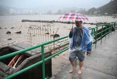 HK flooded by heaviest rainfall in 140 years
