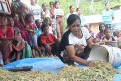 Indonesian Catholic students train project-affected farmers