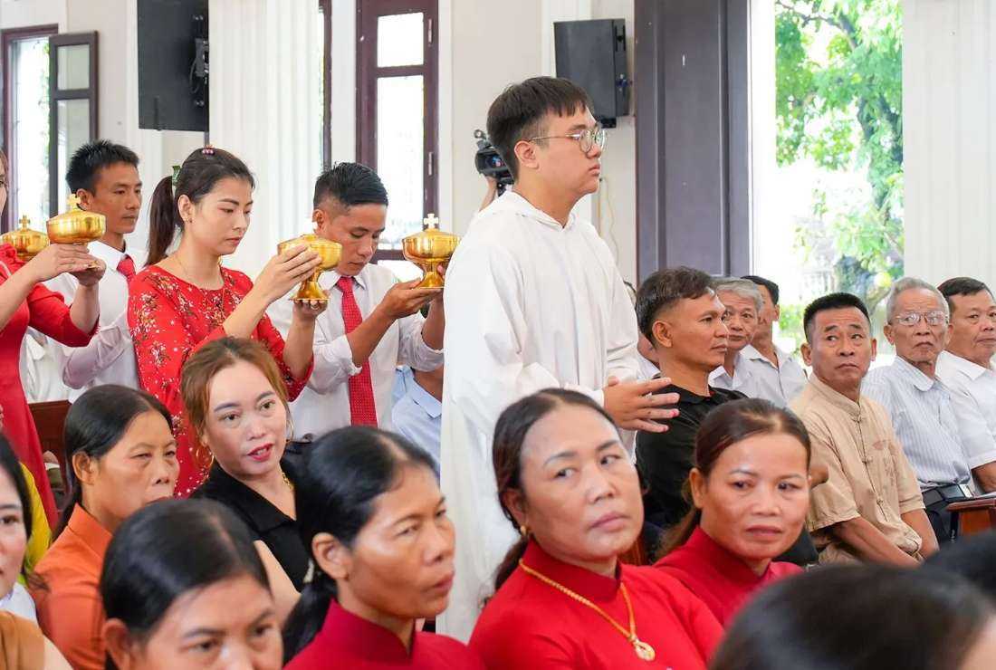 Catholics attend Mass at Hoi Dong church in Ha Nam province on Sept. 26