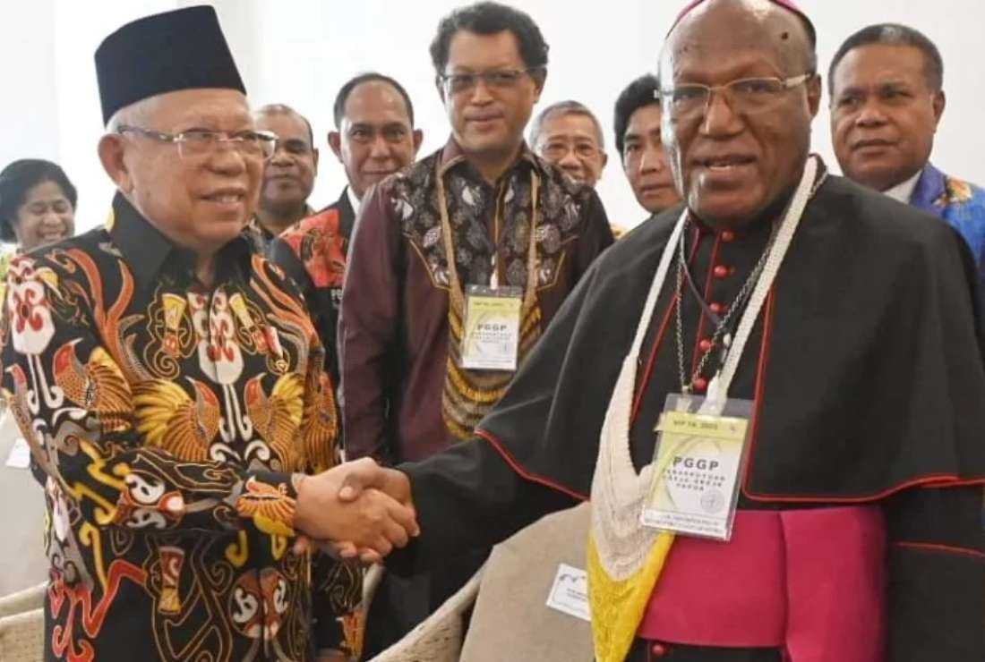 Indonesian vice president Ma'ruf Amin (left) is greeted by the Papuan church leaders during a meeting on Oct. 11.
