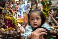 Filipino Catholics urged not to buy ‘naked’ Infant Jesus for luck