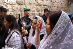 Pilgrims pray as Israel intensifies retaliation in Gaza