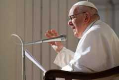 Pope clarifies on blessings for homosexuals, female priests