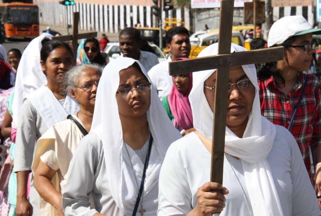 Catholics from Delhi archdiocese pray during the Palm Sunday on April 9, 2017