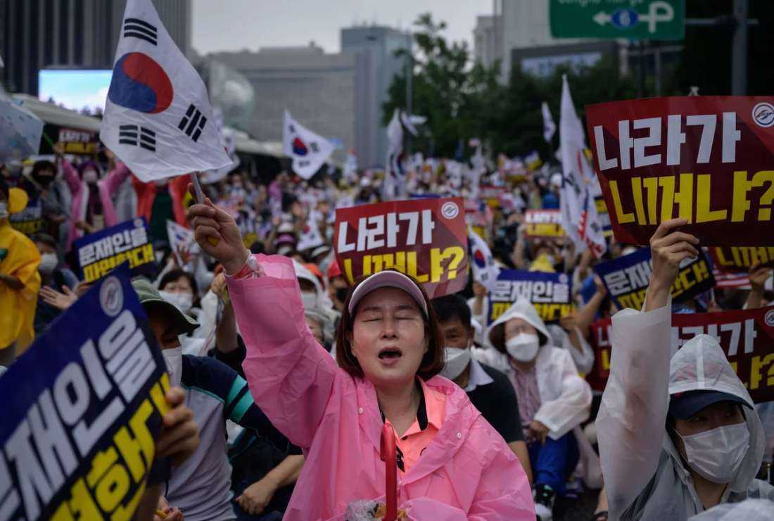 Members of conservative right-wing and Christian groups take part in an anti-government rally in Seoul on Aug. 15, 2020