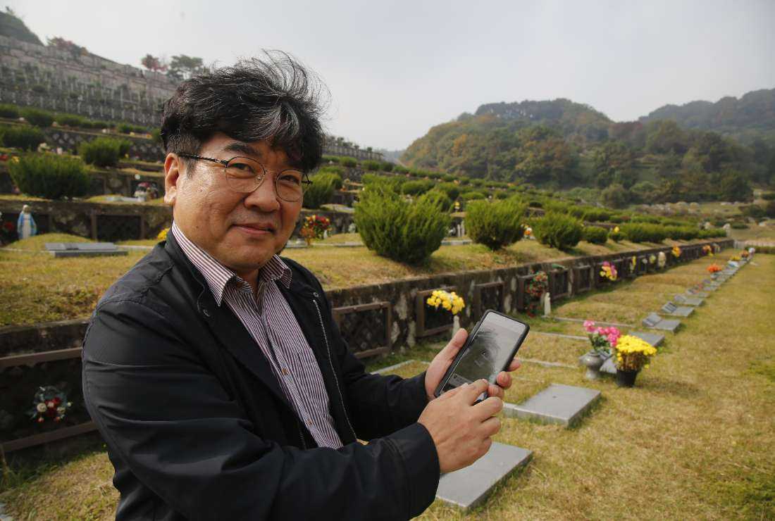 John Baptist Kwon Yo-han, developer of the Cemetery Address Platform app, explains how to use it at Yongin Park Cemetery in Seoul in this undated image 
