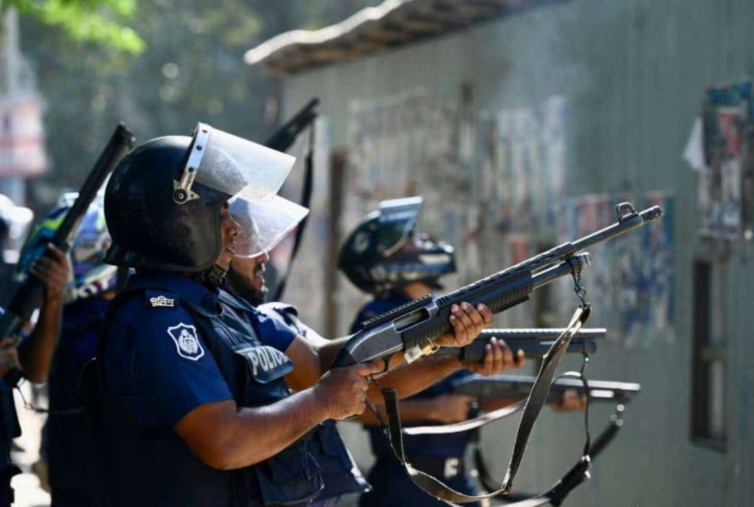  Police fire rubber bullets in an attempt to disperse BNP activists in Araihazar, some 40km from Dhaka, on Oct. 31.