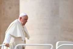 Media must promote respect for human dignity, pope says