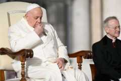 Pope appeals to pray for peace