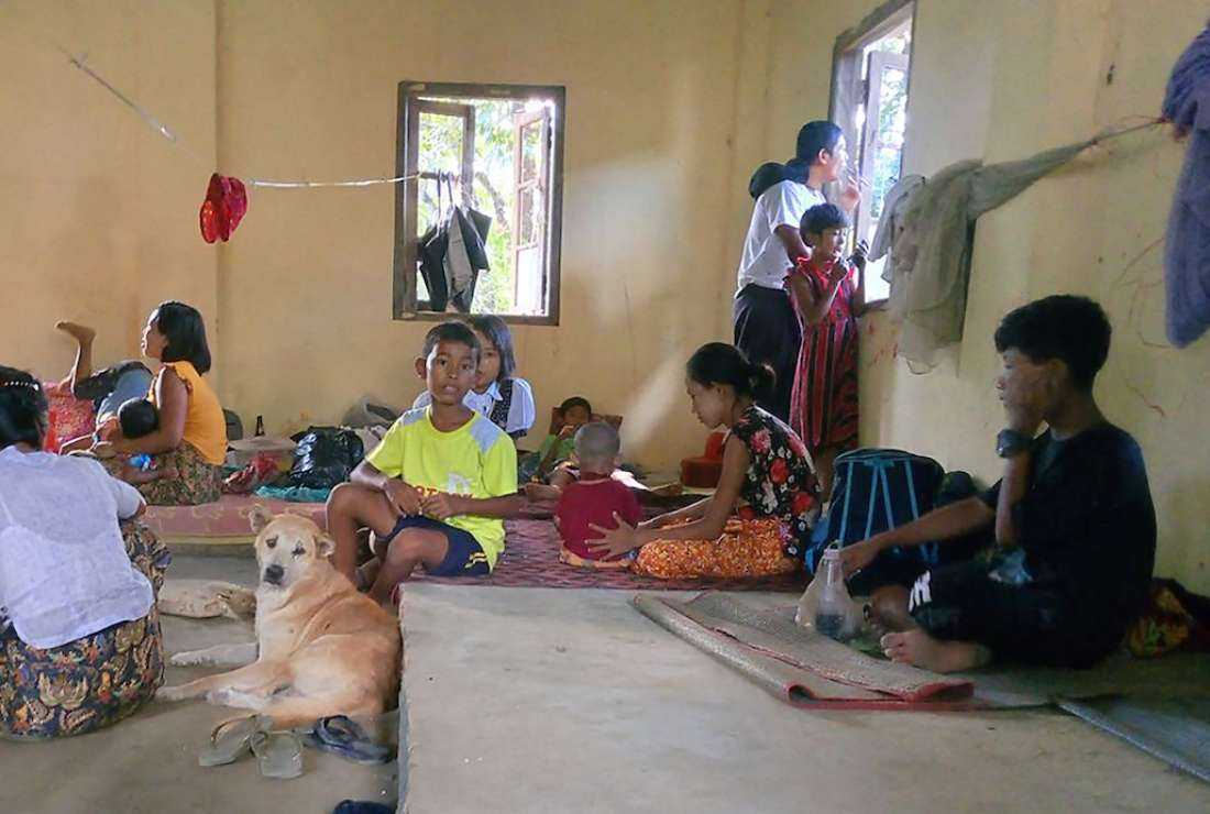 Thousands, mostly Christians, flee besieged Myanmar town 