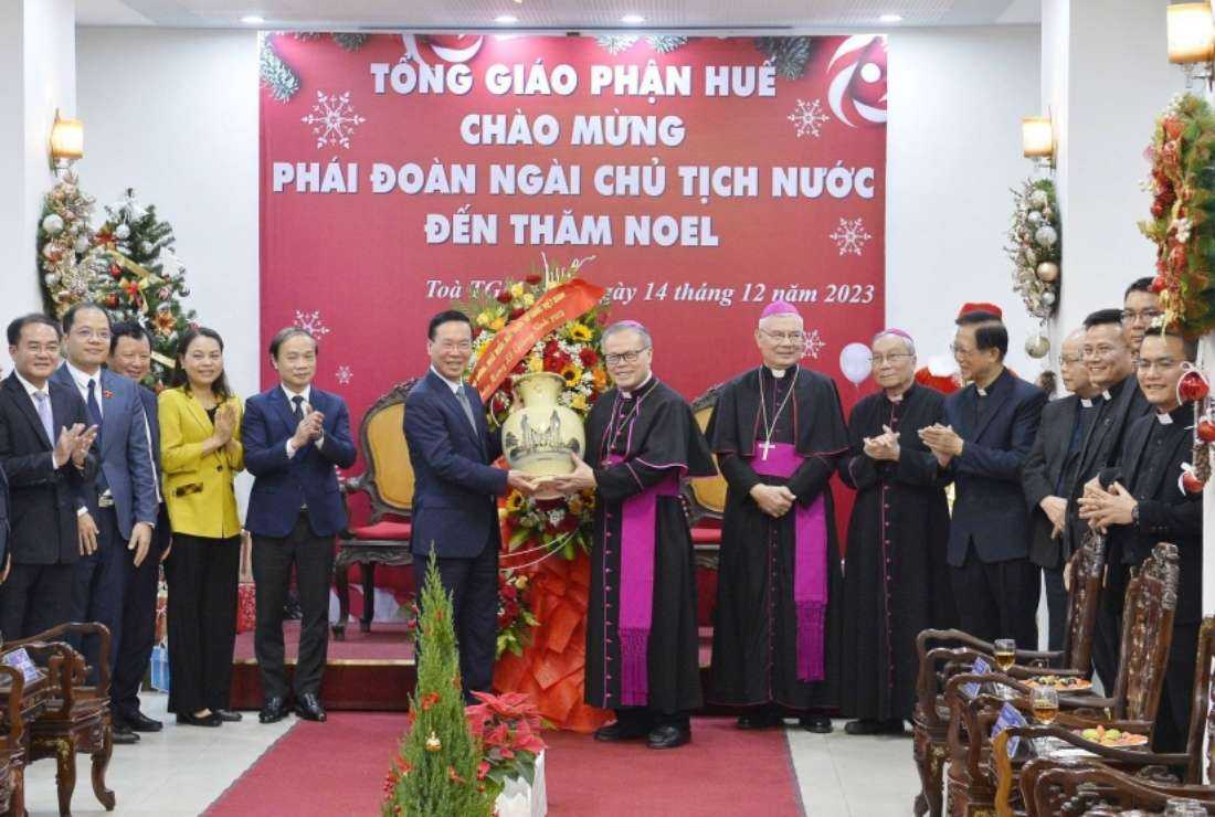 President invites Pope Francis to visit Vietnam - UCA News