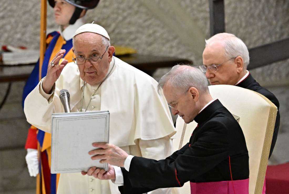At Christmas, God remains with us through war, poverty: pope - Vimarsana News