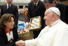 Giving is not enough, must also 'touch poverty,' pope says