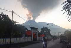 Residents flee after volcano eruption alert in Indonesia