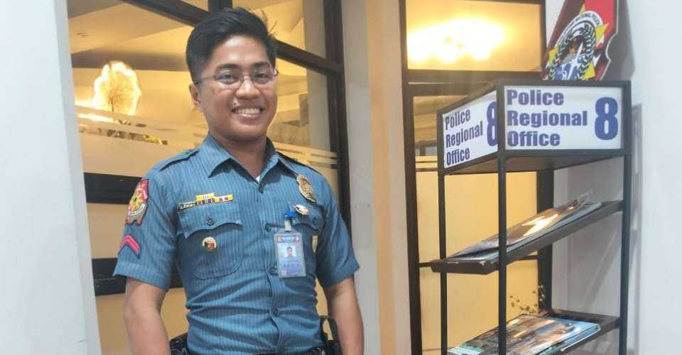 Filipino Catholic policeman holds onto his faith