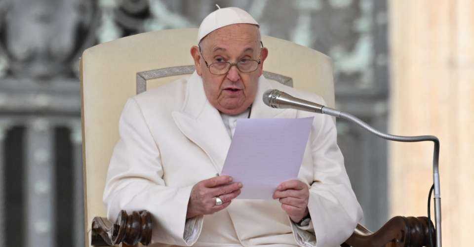 Family, community key to overcoming secularism: pope - UCA News