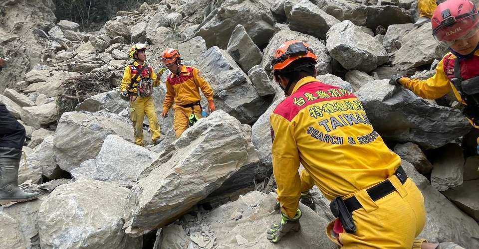 Scores trapped in tunnels after Taiwan quake - Vimarsana News