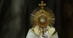 Eucharistic adoration key to fostering priest vocations: report