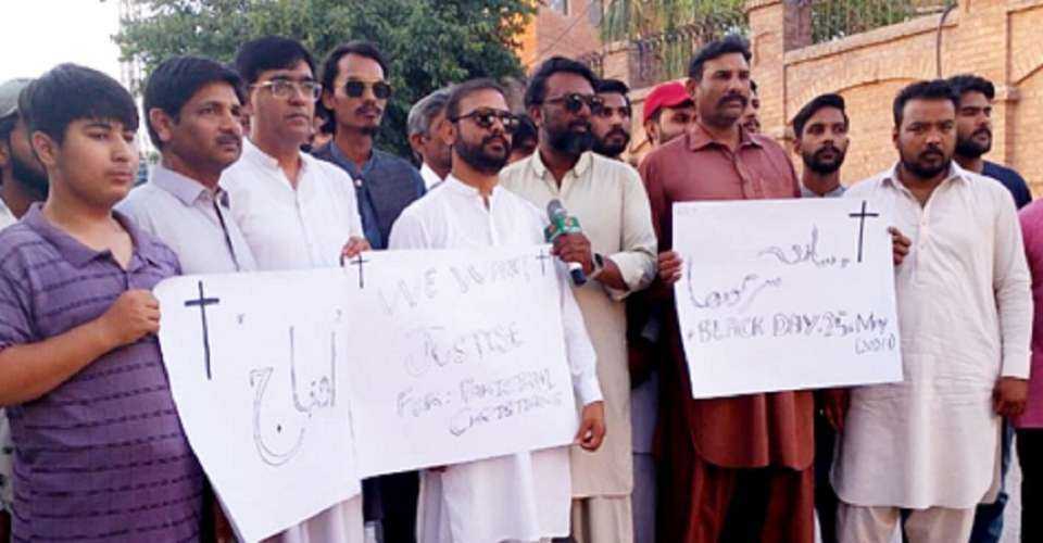 Christians take to streets in Pakistan to protest mob attack