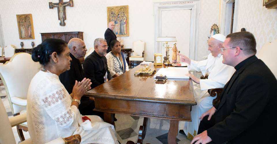 Indian lay leaders meet pope to end liturgy row