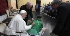 Pope meets teens, young adults, talks about search for meaning