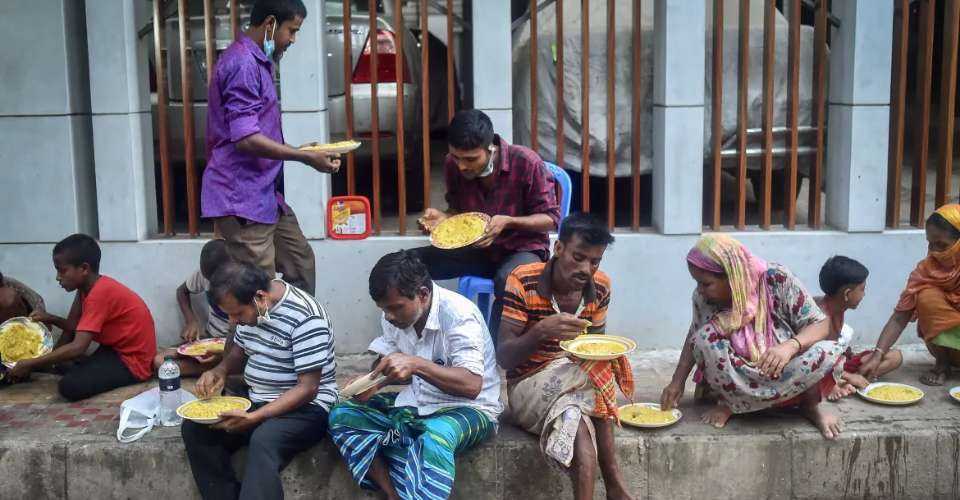 Poor and low-income people have their meal from a free street kitchen in Bangladeshi capital Dhaka during the Covid-19 pandemic in August, 2021.