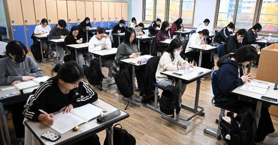 South Korea exam sees record re-takes after medical reforms - UCA News