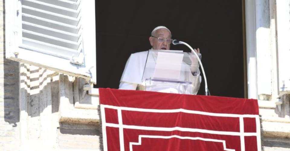Pope focuses on mothers and children before Christmas - UCA News