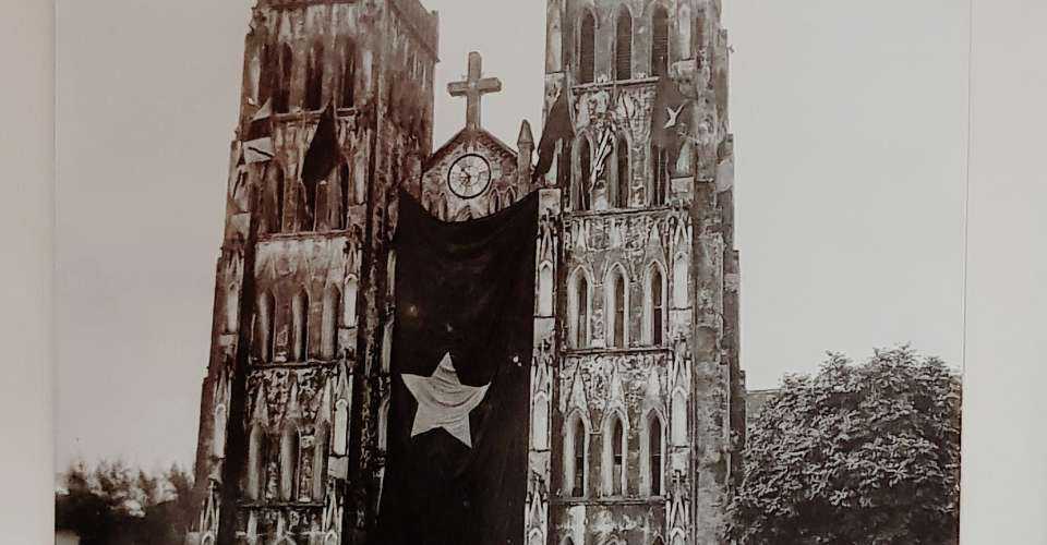 Vietnamese Catholics have reclaimed the national flag - UCA News