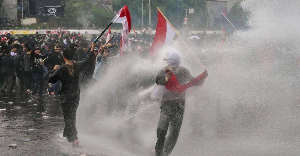 Indonesian court refuses to drop riot charge against activists - UCA News
