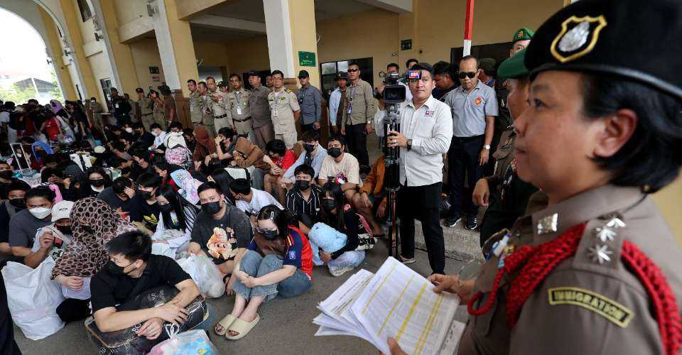 Cambodia deports over 600 Thais in scam crackdown