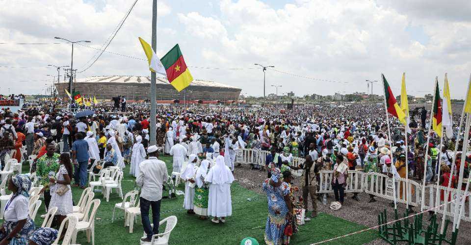 Pope heads to Angola as Trump feud drags on