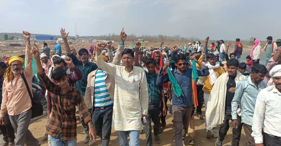 Indian tribal villagers demand compensation, rehabilitation