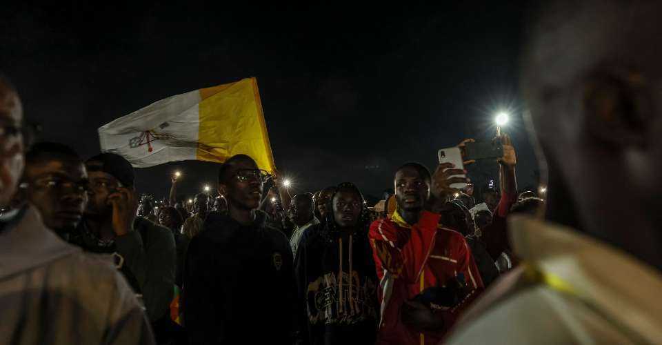 Pope urges sharing, solidarity at Mass for 120,000 in Cameroon