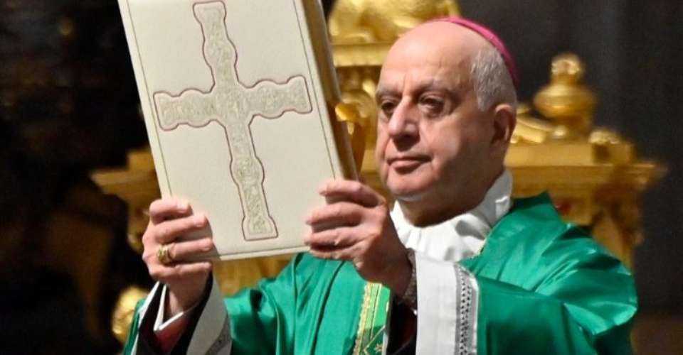 Prayer needs silence, presence of God, Vatican official says