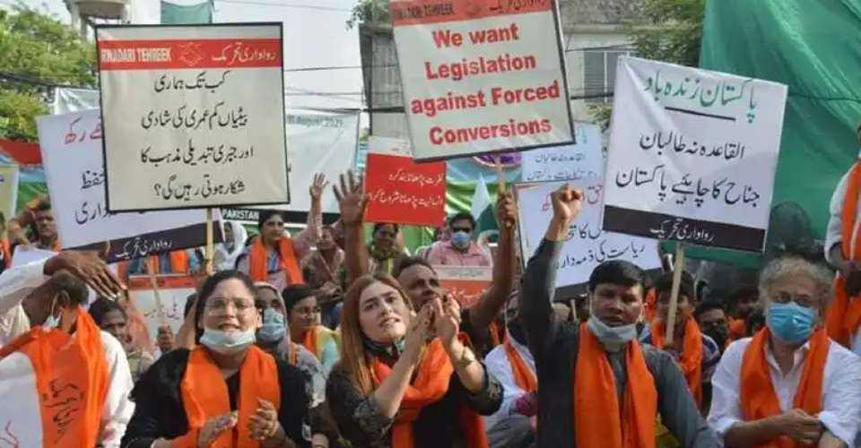 Pakistan minorities flag risks in Punjab child marriage bill