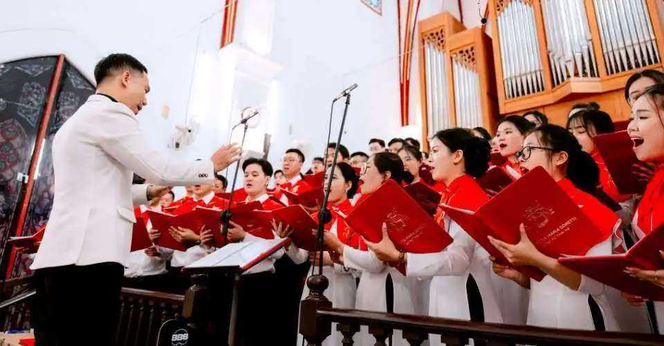 From a 'stole' debate to reflections on Catholic media in Vietnam
