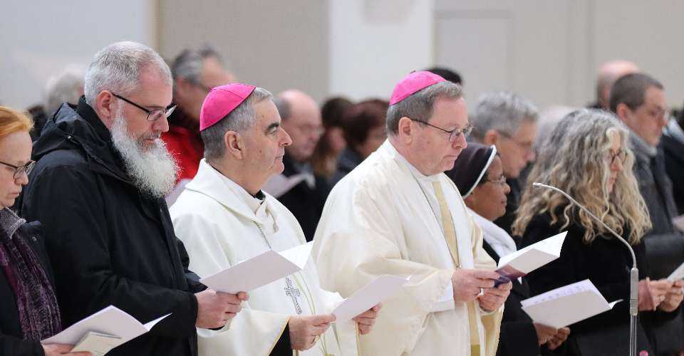 Vatican, German bishops continue talks on same-sex blessings