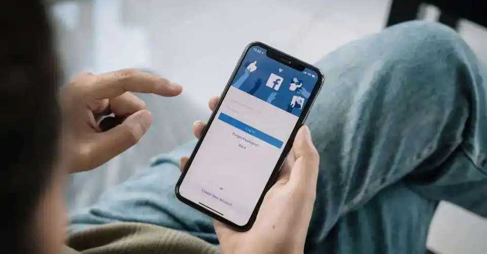 True joy isn't found in endless scrolling: Pope Leo to American teens