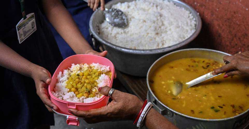 Egg-free school meals scramble politics in India