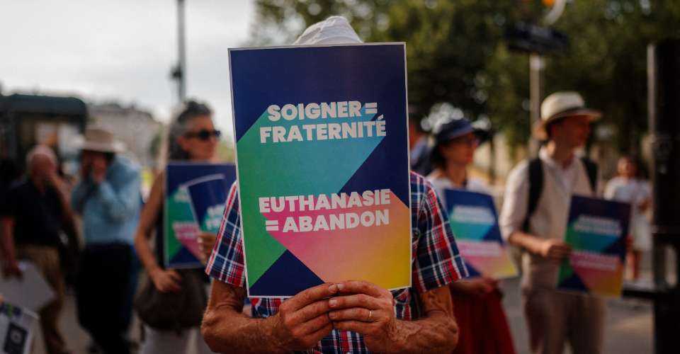 French bishops decry vote legalizing 'assisted dying'
