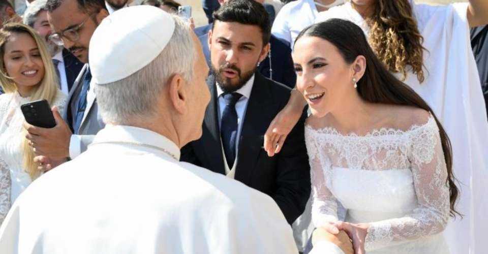 Vatican unveils agenda for global family summit