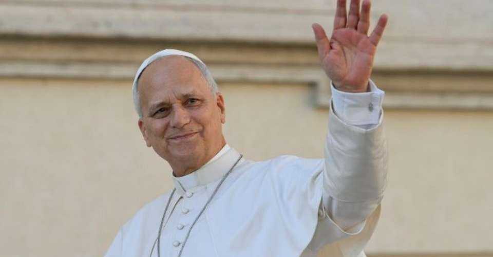 Image 26: Pope calls for promoting, protecting human dignity