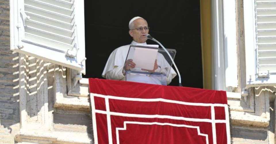 Image 34: Pope Leo expresses hope Ukraine, Russia negotiations bear fruit